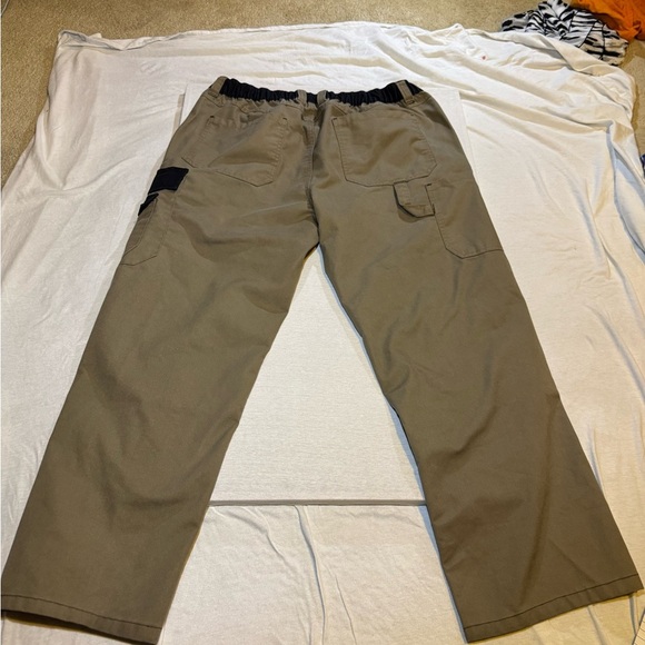 Men's Dual-Tone Cargo Pants - Picture 5 of 9